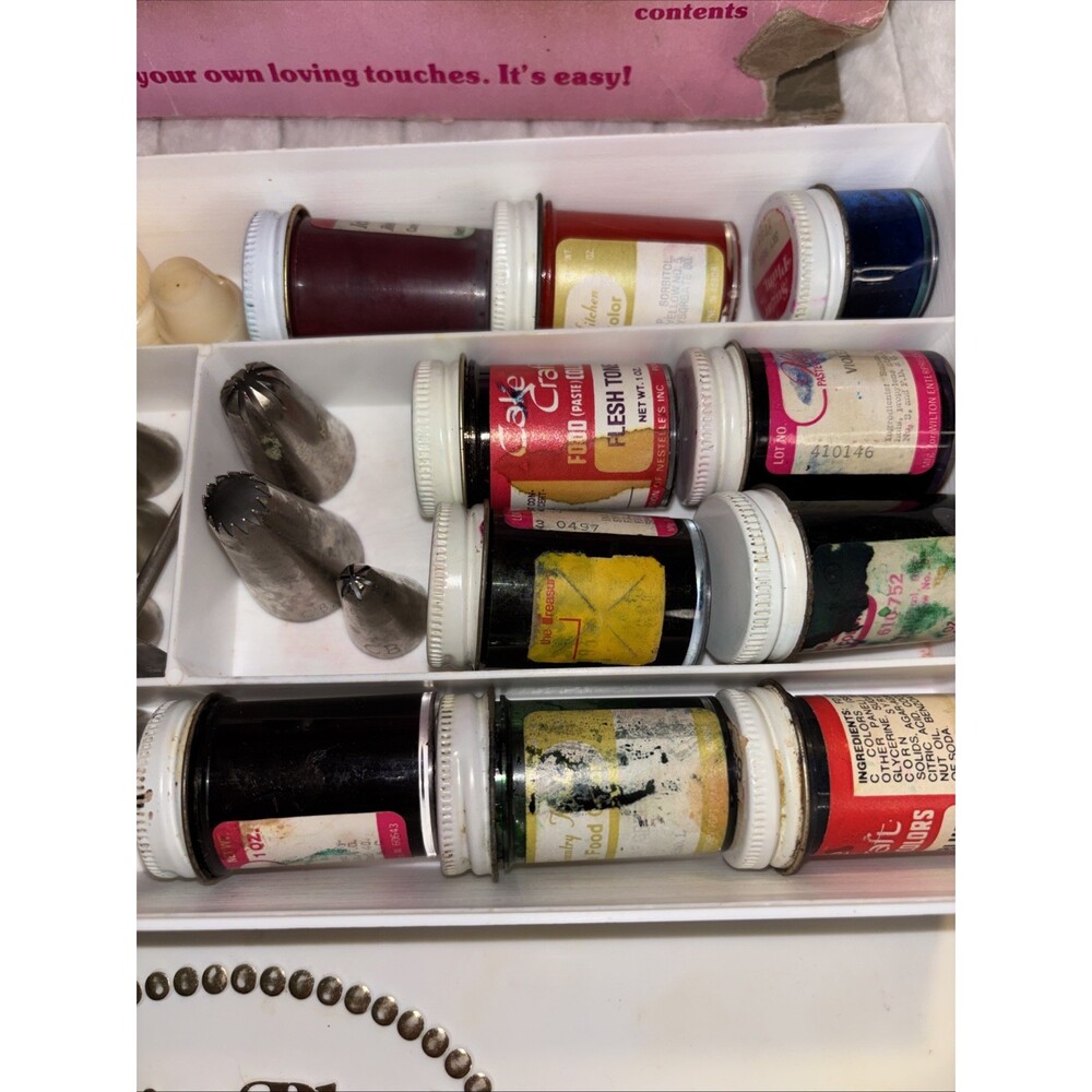 Vintage 1974 Wilton Sugar Plum Cake Decorating Kit Set with Box & Many Extras" - Picture 3 of 9